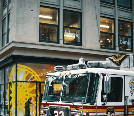 추석 연휴 특별경계근무 실시 shallow focus photo of white and red firetruck